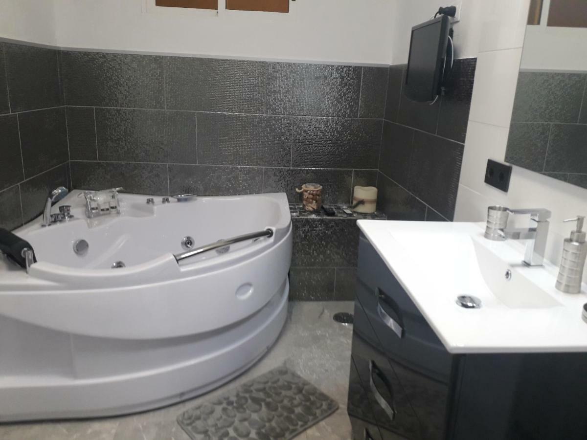 Apartamento Con Jacuzzi Vistas A La Piscina กอสตากาลมา ภายนอก รูปภาพ